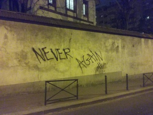 #NeverAgain ! #PlusJamaisça ! Les murs s'expriment dans Paris. Le terrorisme et l'obscurantis