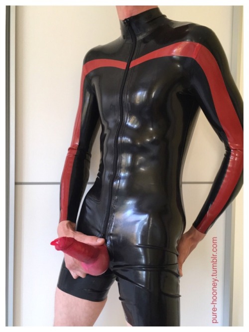 vetolatex:  pure-hooney:me…complete rubbered😎 pret pour du fun 