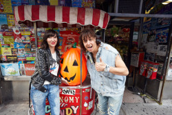 theroomisonfiree:  Julian Casablancas &amp; Karen O backstage for Time Out New York X 