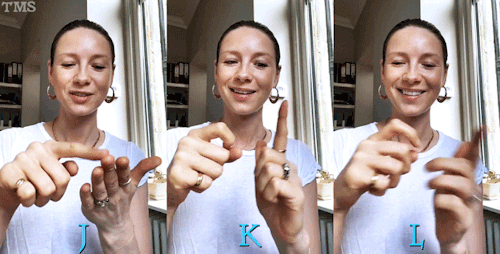 themusicsweetly: Caitriona Balfe x British Sign Langauge Caitriona takes on the challenge to learn t