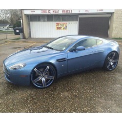 I wanna love this Aston but those wheels