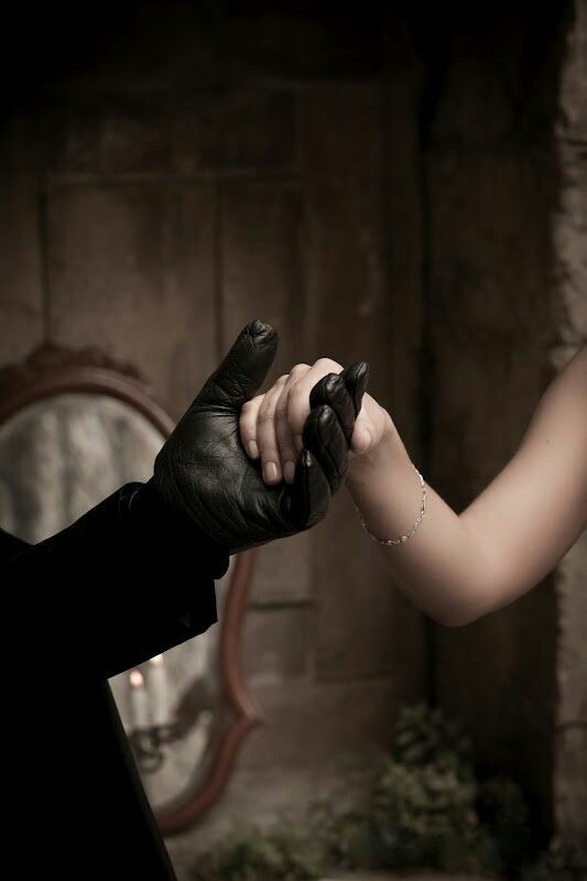 scorpio-with-all-my-soul: birnefesesat:  “Duygular çekingendir onları dansa 