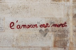 iluzia:  borjaom:  Love is dead for some but not others. Parisian Street Art BÖRJA OM  have a wonderful day! x  