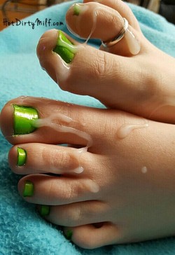 footcumfan: Oh yes! @hotdirtymilfsara mmmm yummy. Beautiful feet and toes, love the green and the toe ring and that’s a lovely looking load! Wish I could add mine!