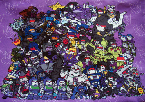 ceryskitty:  space-bridge-to-nowhere:  Bots and Cons Bag Remember the Yoshioka linearts? I colored two of them. Then I made a bag, because why not?  Omg that’s amazing~ do want~