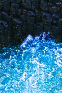 wavemotions:Fingal Black and Blue by Tim Jordan