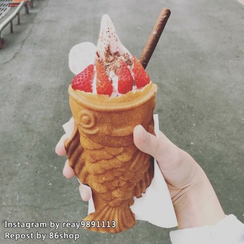 over-sleep:     台湾最近流行ってるたい焼き、ちょっと斜め上走ってる。（ たまさぶろうさんのツイート ）