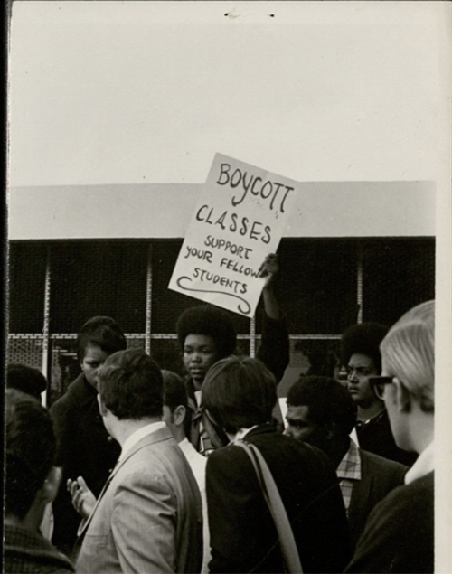 Students protesting at San Fernando Valley State College, 1969