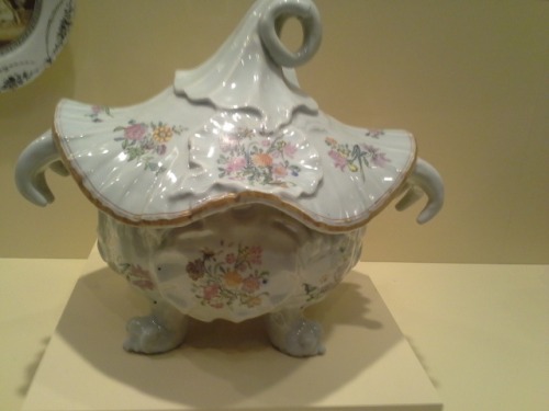 eatlikeabear:Soup tureen in the collection of the Minneapolis Institute of Arts.I have never seen a 