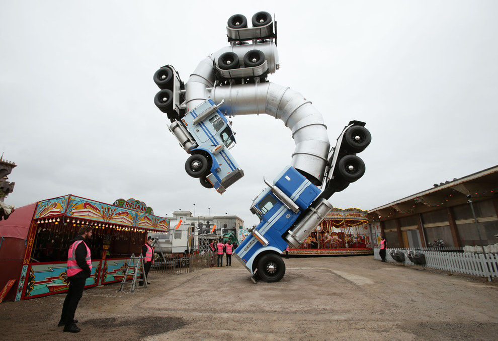 sixpenceee:  Creepy Disney-Inspired Amusement ParkWelcome to Dismaland, an art amusement