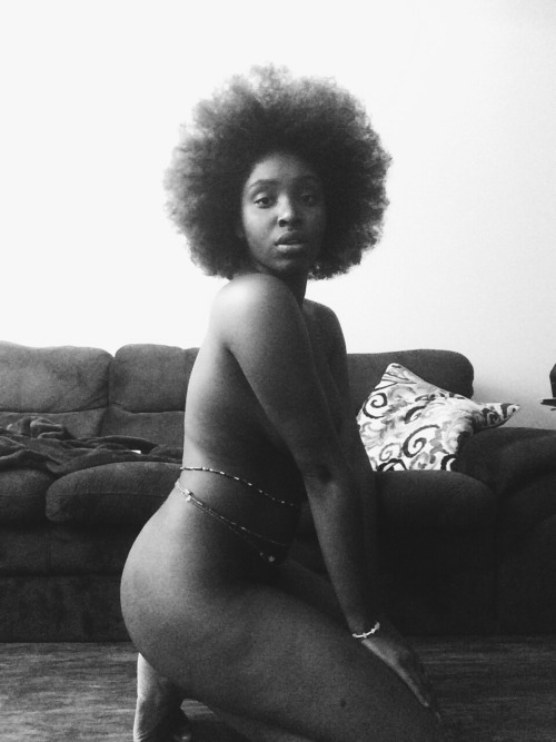 southflhitnrun:  afrothundrr:  A few self portraits  Muse/Photographer afrothundrr   @afro_thundr (I.G)   Very nice