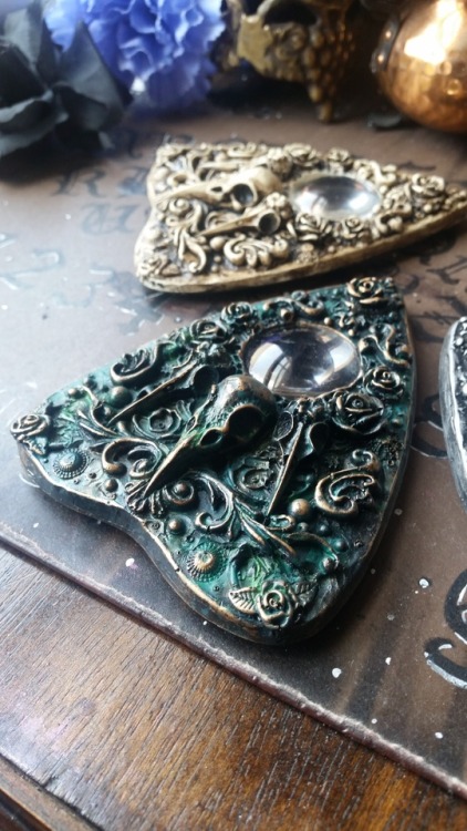 ravncreates: Raven Skull Ouija Board Planchettes on Etsy (x)