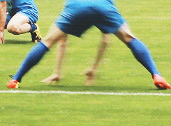 oh-luhans:  luhan stretching  