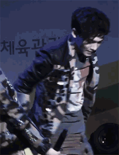 exo-porntastic:sheperimsong:this almost killed meHE’S REALLY GOOD AT IT!