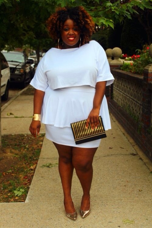 Trendy Tuesday Spotlight: ontheqtrain definitely knows how to dress for her shape! She is never afra