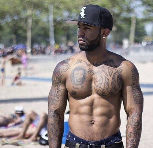 blackgirlsrpretty2:  nosleeptilmanhattan:  My gawd. I like men with beards!!   I just came