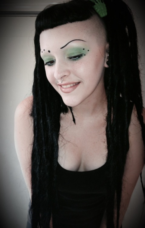 satanickittens666:  Dreads ☺️💚🌙 