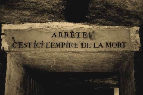 requiem-on-water:“Stop, this is the empire of the dead”  - Catacombs in Paris