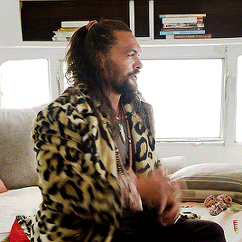 todaglag:  Esquire put Jason’s scrunchie skills to the test