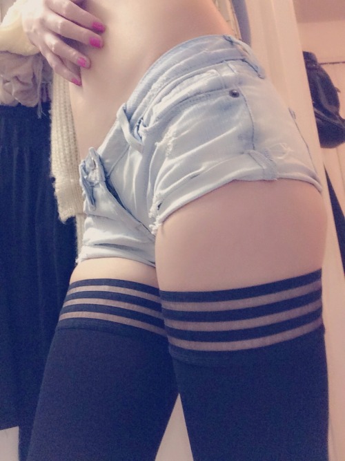 heycheri:I’ve decided I was targeted last night because of my adorable thigh highs. Can’