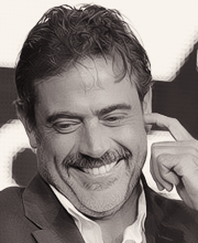  Jeffrey Dean Morgan - Smiles 