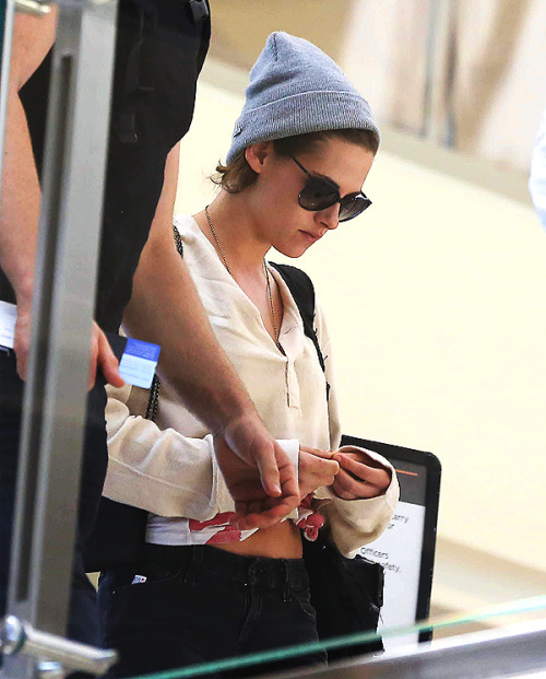 Kristen Stewart arriving at LAX AirportMay, 2015