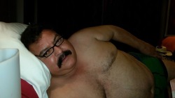 hungryduk:  maturemenlover:  http://maturemenlover.tumblr.com/archive  Yes daddy, we are coming to bed