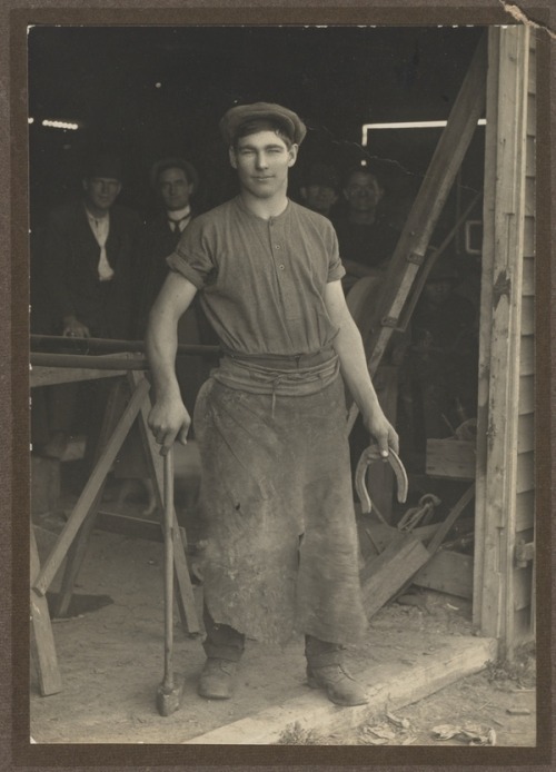 historical-nonfiction:Les Darcy, a middleweight boxing champion and blacksmith in Australia