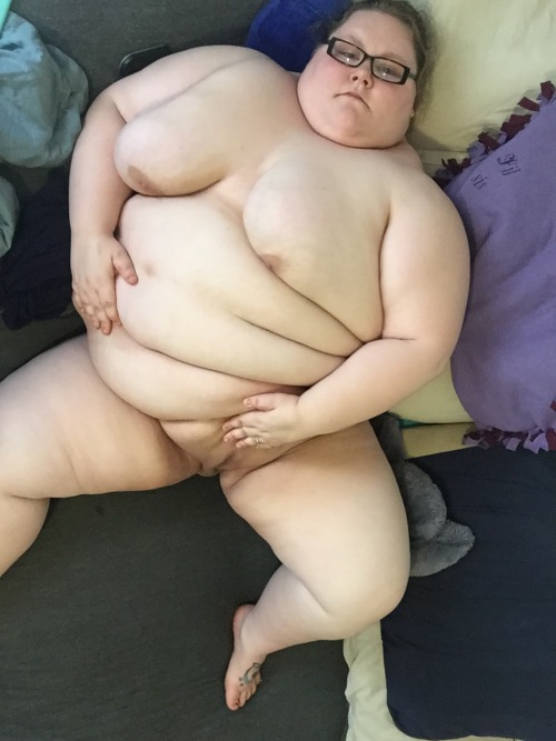 timekeepa:  bigxgirlsxlovexsex:  Here is more my sweets…🍫🍰🍪👸 xoxo  I am crushing hard on this sexy Angel.