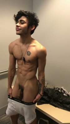 hot4dic2:  str8baitingboys:  This boy was SO HOT!!!  👅More STR8 BOYS Here!👅  Hot4dic2.tumblr.com —— Follow me and I will check out your page. If I like what I see I will Follow you back!Send me selfies and other hot pics to. hot4dic2@gmail.com