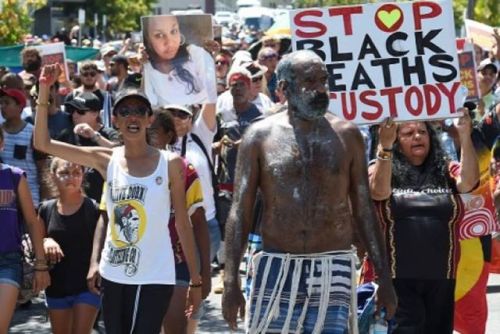decolonizingmedia:  fughtopia:  White Australia’s black history front and centre at G20 summit, Brisbane  FIST TO THE SKY. 
