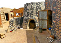 travelingcolors:  Gurunsi: earth houses of Burkina Faso (by Rita Willaert &amp; Scott Worthington)
