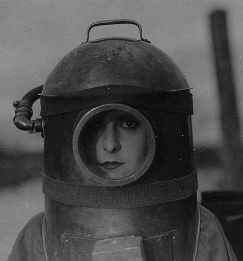 humanoidhistory:  Gerda Maurus in Fritz Lang’s Woman in the Moon (1929) 