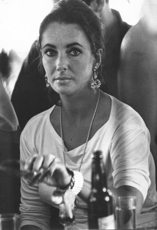 hzqueen-herprincesspet:  avagardners:    Elizabeth Taylor in Puerto Vallarta, Mexico, 1963, photographed by Gjon Mili.   http://hzqueen-herprincesspet.tumblr.com My Mistress…and Ms Taylor could pass for twins…Classic beauty. 