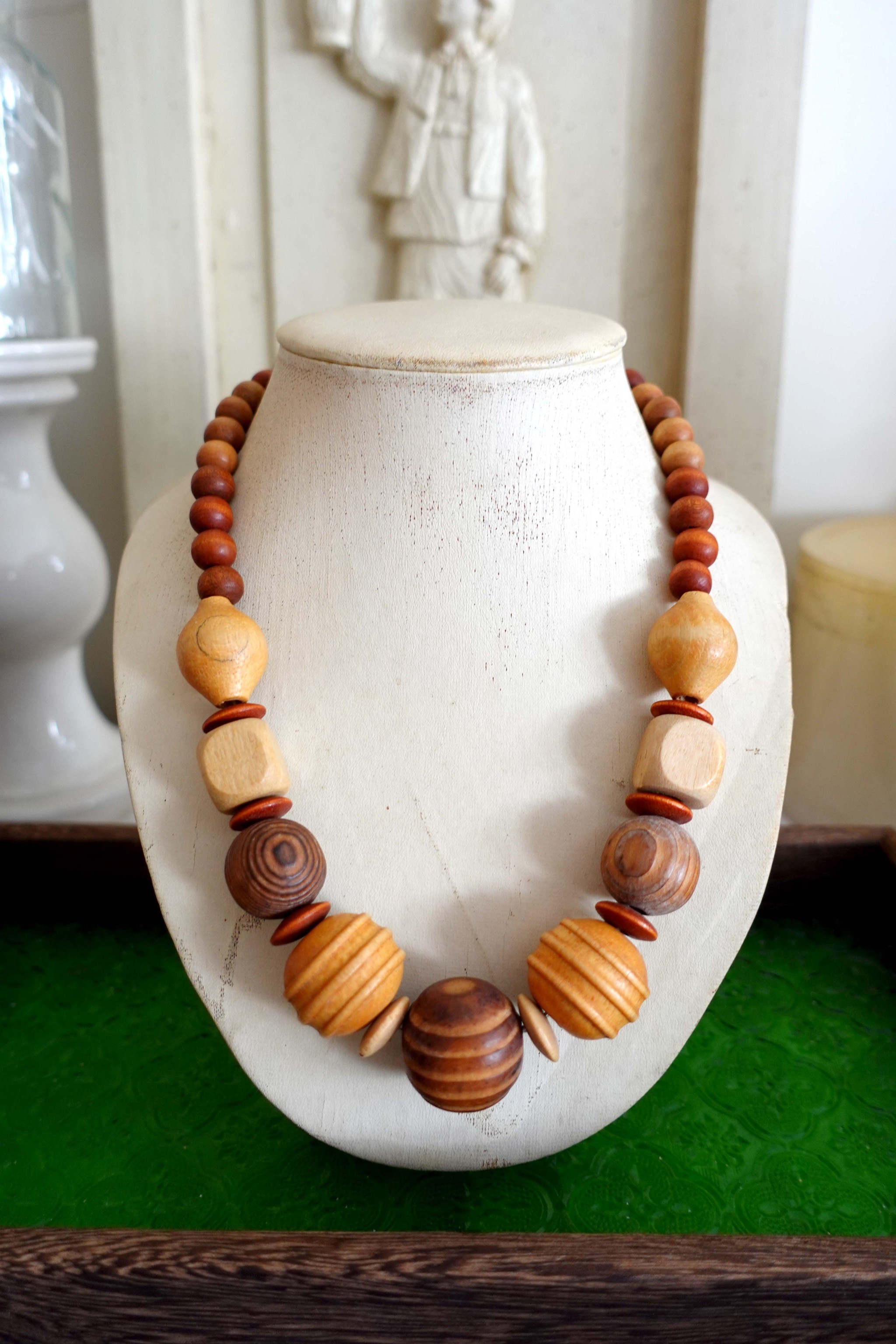 Okinawa Medieval Hawaii vacation style large carved bead necklace Japanese high-end second-hand vintage - Shop Mr.Travel Genius Antique shop Necklaces - Pinkoi