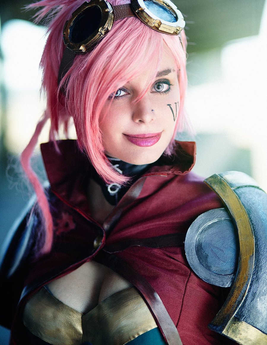 saiyaka:  Holy crap, here comes Vi :o cosplaygen:  (via Vi - close up by ThelemaTherion