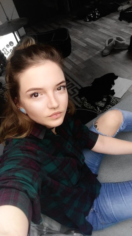Instagram: slav_squat_girl
