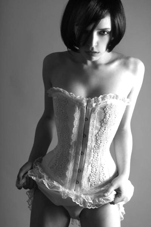 Paula Crossd • miniskirt25