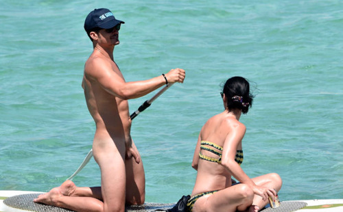 bizarrecelebnudes:  Orlando Bloom - British Actor (Part 1)Don’t know why he felt the need to kayak naked in front of a bunch of cameras but who’s complaining? Great dick. Never thought we’d see him fully naked. 