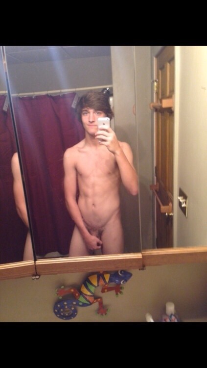 sextinguys:  rockymountainboys2:gayhockeyboy:Super hot guy #120  Cute!  I love his cute furry booty too! :p 