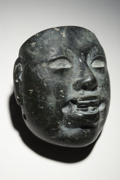 Olmec mask pendant (900 – 400 BC).  Made of serpentinite, 13cmhigh.This pendant was reuse