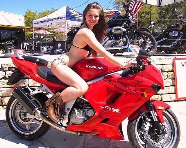 bikeraholic:  Shout out at @alyssaofftermatt 😍💯🏍✌🏻                