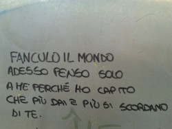 comepezzidipuzzleincompatibili:  meinyourarmsnow:  &ldquo;Fanculo il mondo, adesso penso solo a me, perché ho capito che più dai e più si scordano di te.&rdquo; meinyourarmsnow  Mh