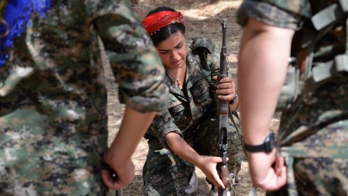 bijikurdistan:  The famous Kurdish YPG Woman Fighter Ceylan Ozalp “Jin heye ji sed mêrî çêtir e” There’s a Woman who is better than 100 Men (Kurdish Proverb)