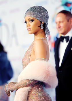 delevingned-deactivated20151023:  Rihanna