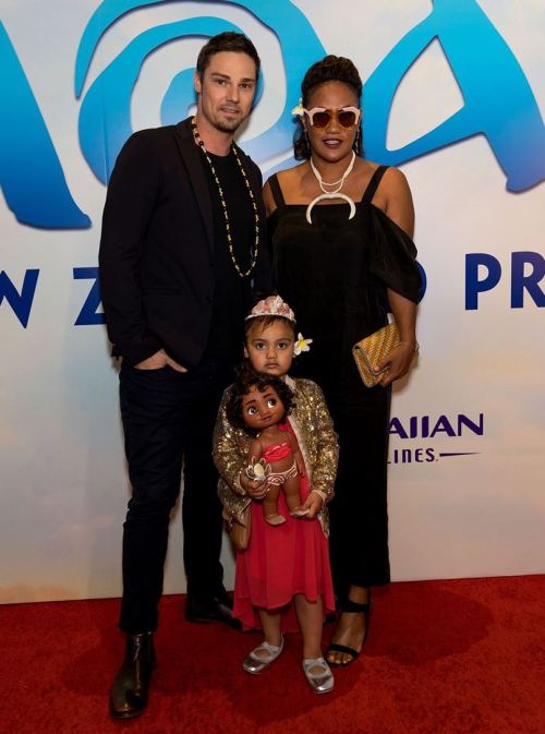 Jay Ryan, Dianna Fuemana, Eve Bunyan. [X]
