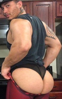 bumfun-in-briefs:  TJ Biggz 🍑😍