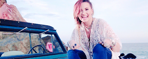 demetrria:  lovato.club!!! 