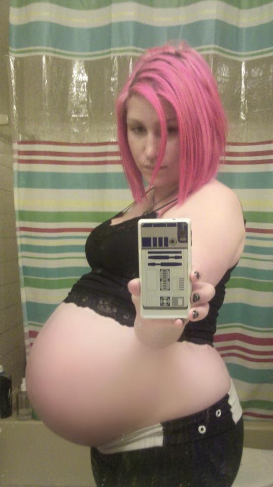 prego-porn:  Do you guys like my new picture? Wanna hook up with me? Click Here