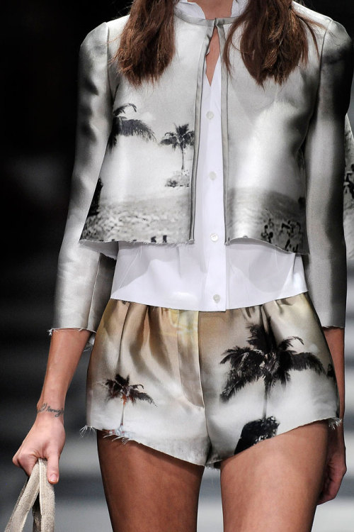 pradatears: monsieurwintour: Prada | Spring 2010  fashion blog xx